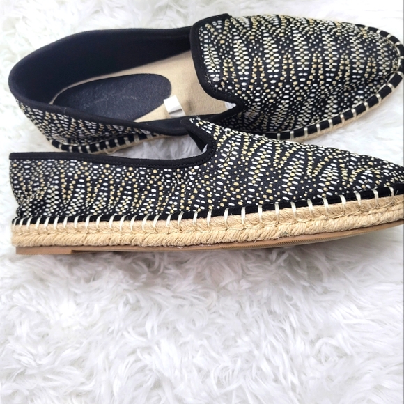 [405] Universal Thread Slip On Shoes - Picture 2 of 6